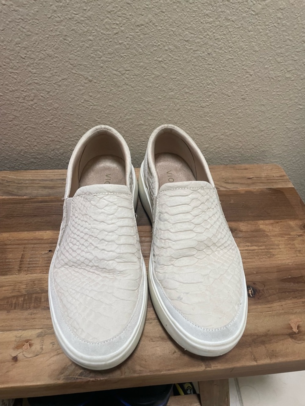 Vionic Women's Kearny sneaker